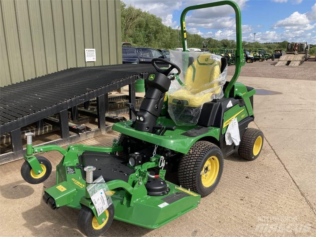 John Deere 1550 Mauriņa traktors