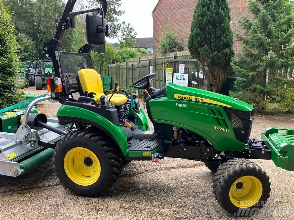 John Deere 2026R Kompaktie traktori