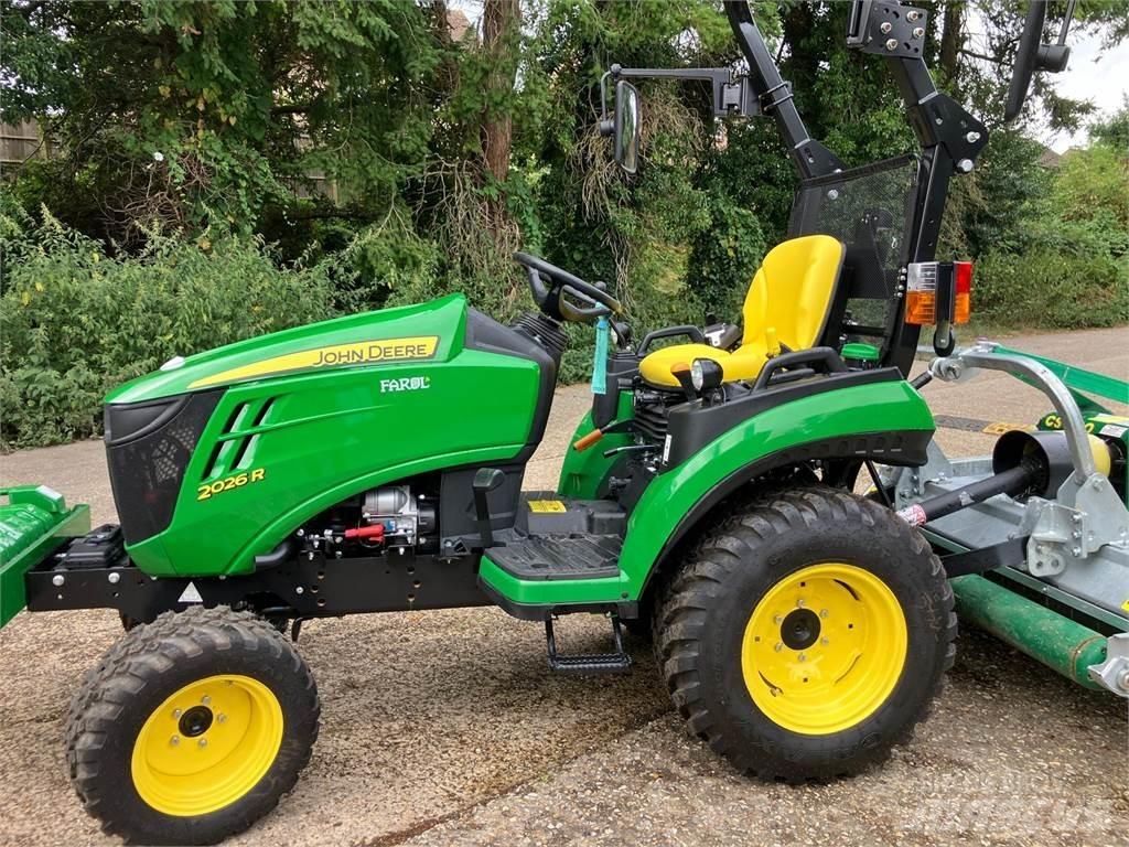 John Deere 2026R Kompaktie traktori