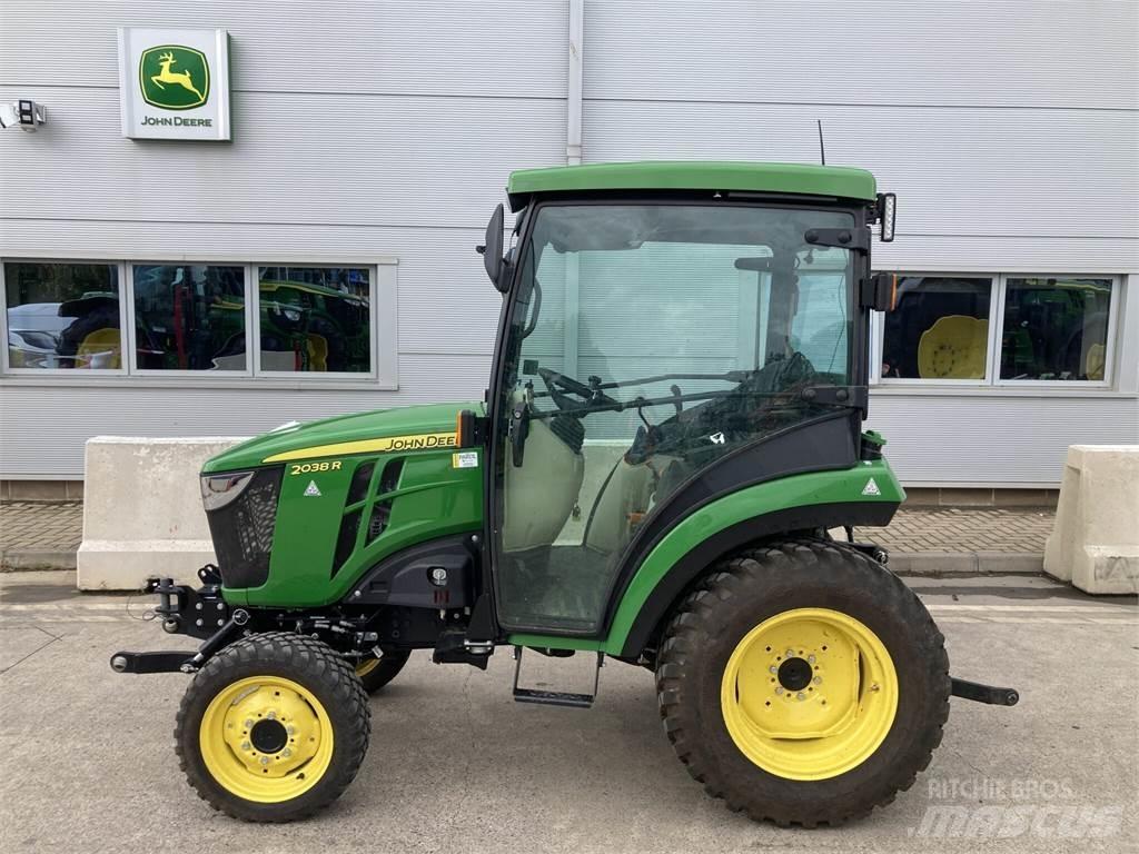John Deere 2038R Kompaktie traktori