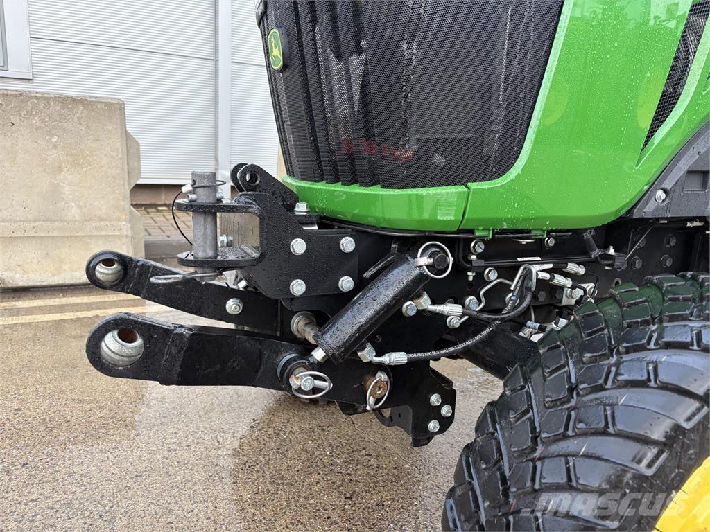 John Deere 2038R Kompaktie traktori