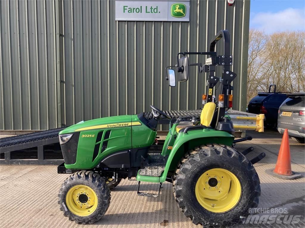 John Deere 3025E Kompaktie traktori