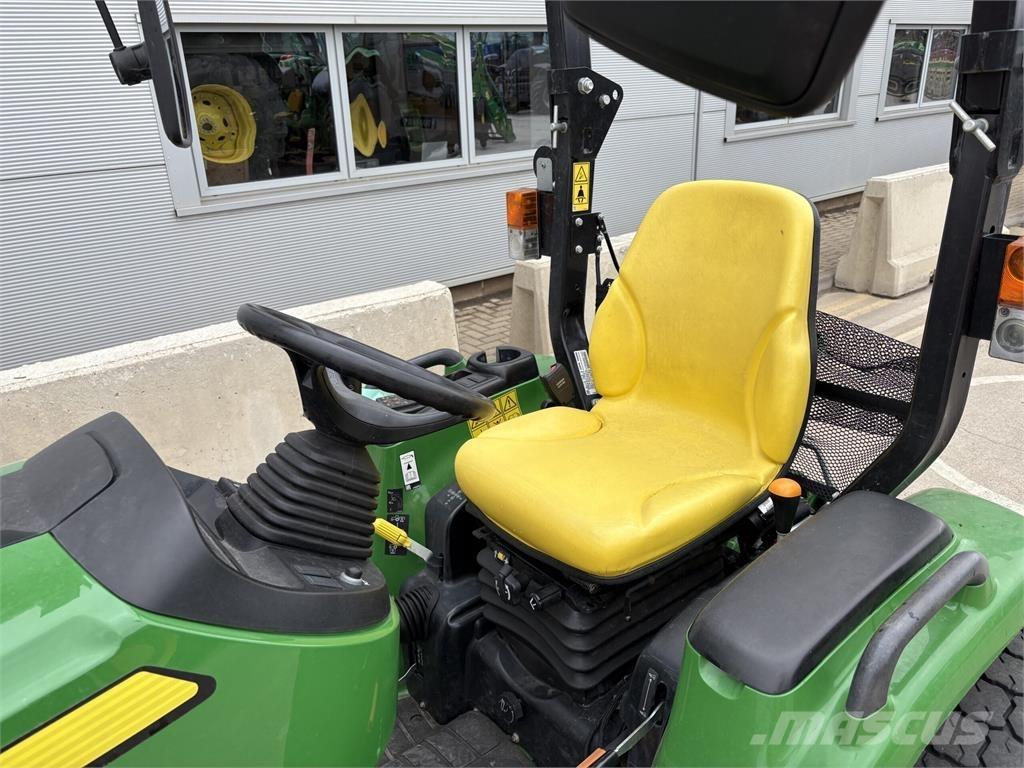 John Deere 3039R Kompaktie traktori