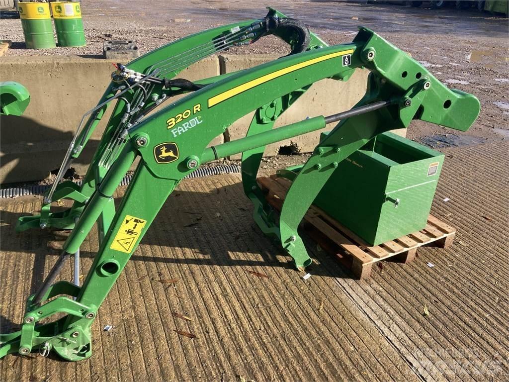 John Deere 320R Kompaktie traktori