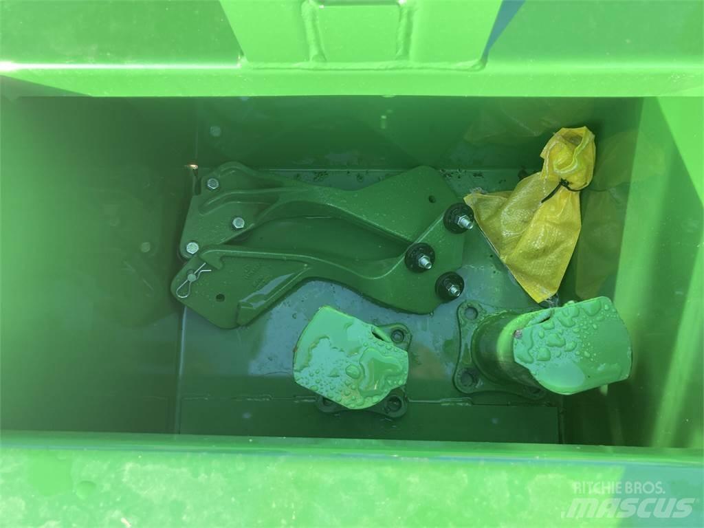 John Deere 320R Kompaktie traktori