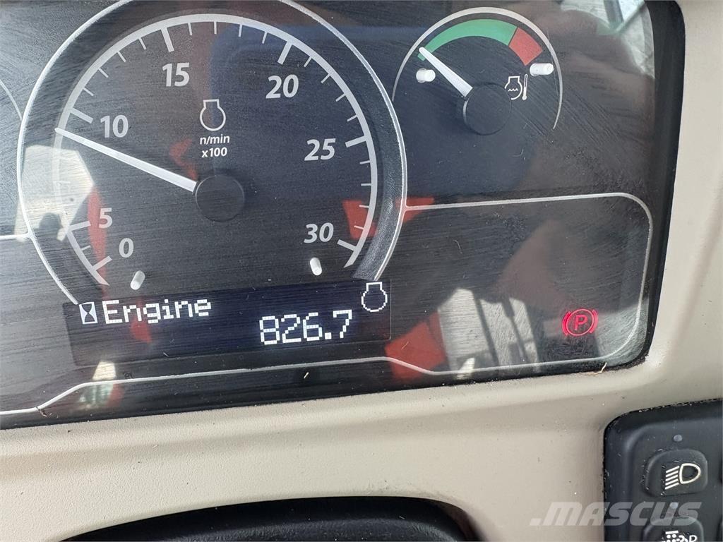 John Deere 4066R Kompaktie traktori