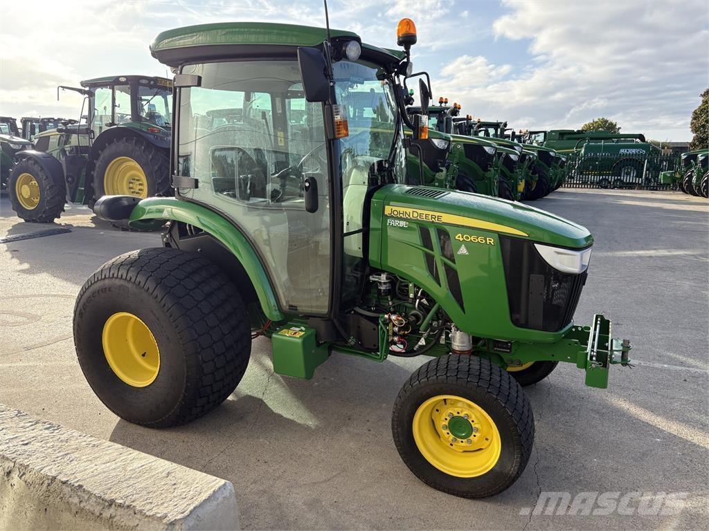 John Deere 4066R Kompaktie traktori
