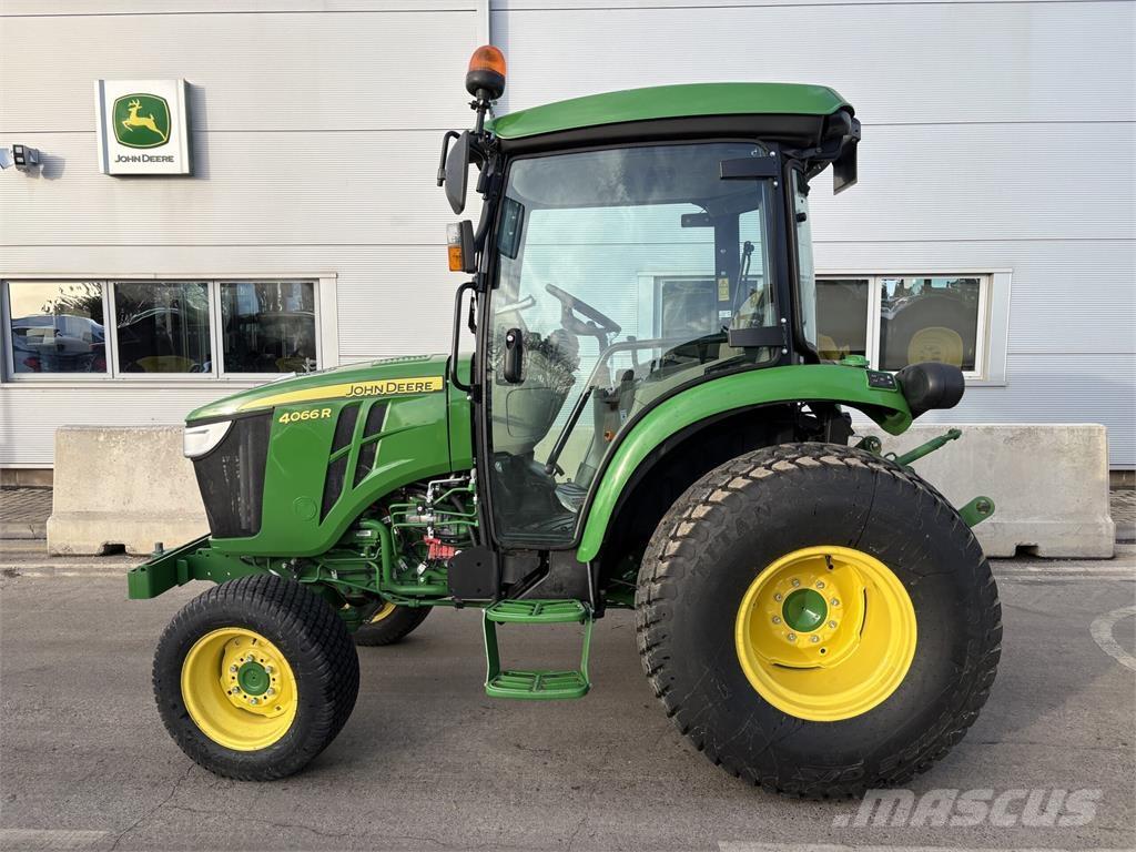 John Deere 4066R Kompaktie traktori