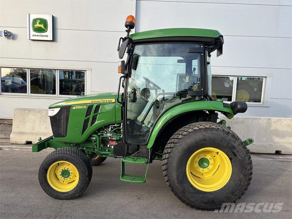 John Deere 4066R Kompaktie traktori