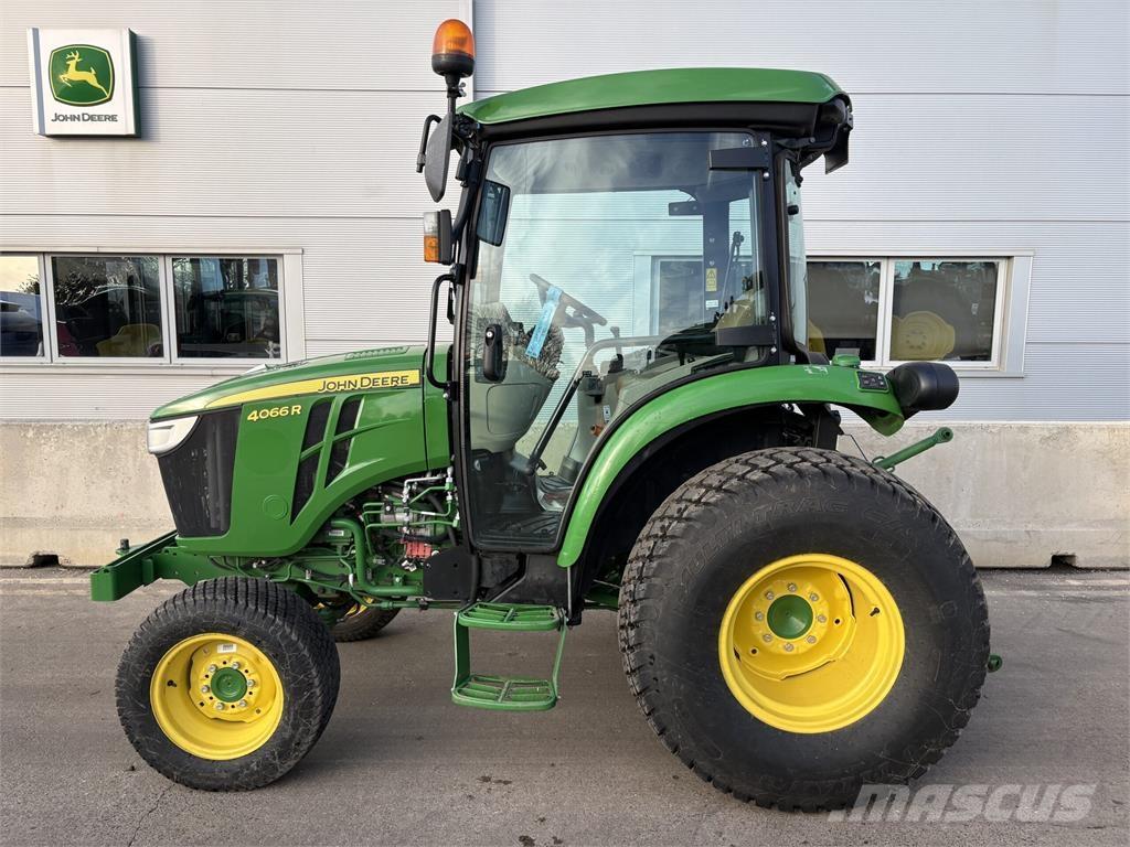 John Deere 4066R Kompaktie traktori