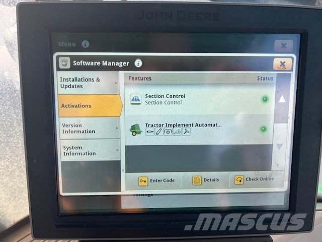 John Deere 6215R Traktori