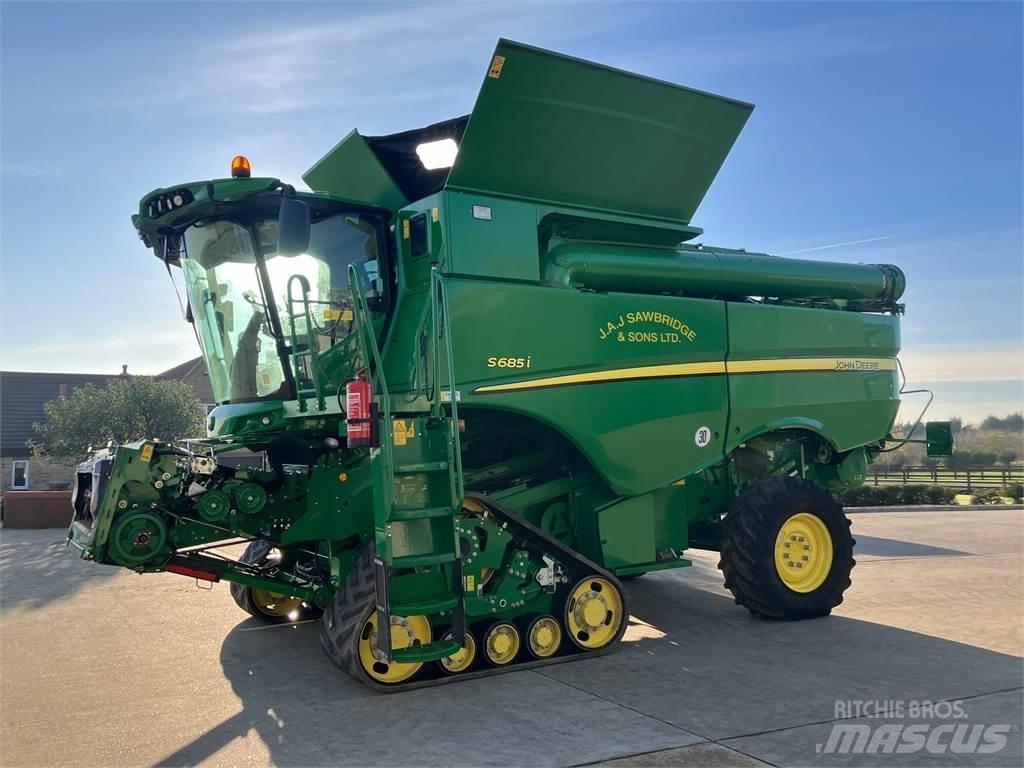 John Deere S685 TM Ražas novākšanas kombaini
