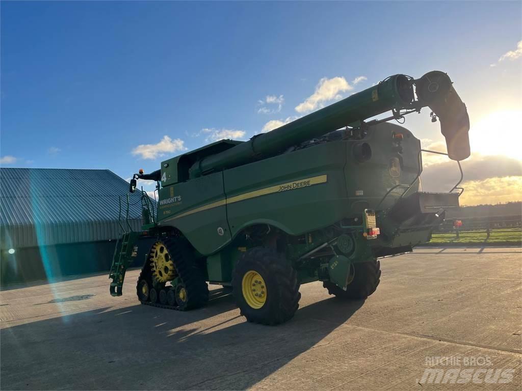 John Deere S790 Ražas novākšanas kombaini