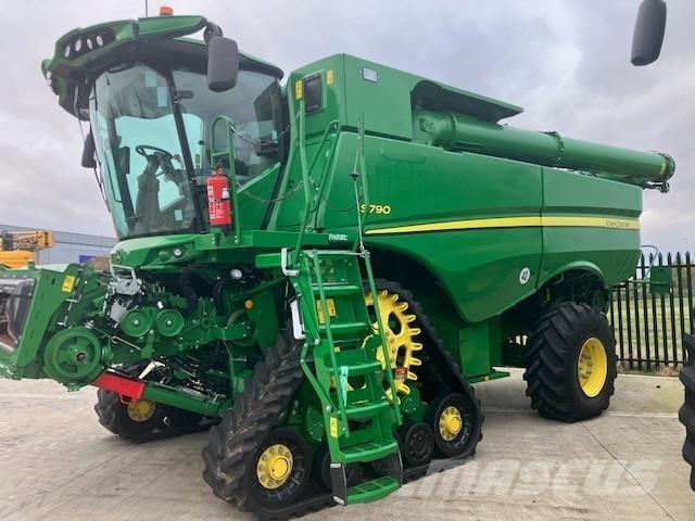 John Deere S790 Ražas novākšanas kombaini
