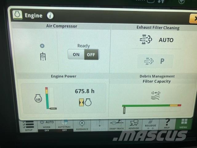 John Deere S790 Ražas novākšanas kombaini