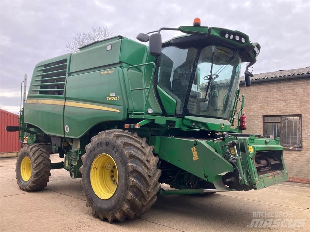 John Deere T670 HM Ražas novākšanas kombaini
