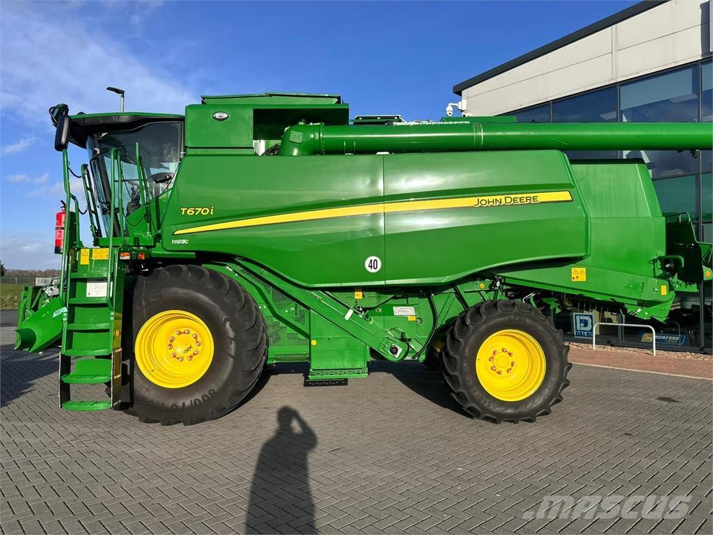 John Deere T670i Ražas novākšanas kombaini