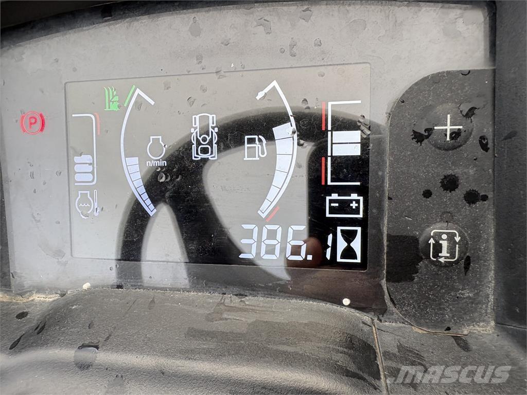 John Deere X940 Mauriņa traktors