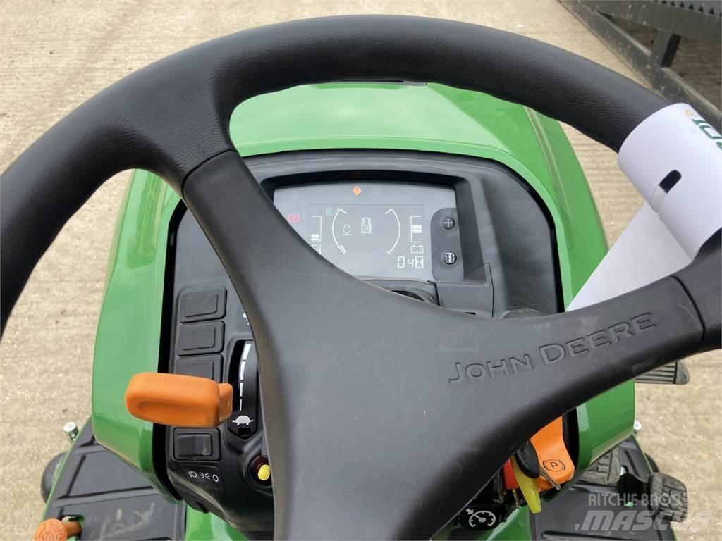 John Deere X950R Mauriņa traktors