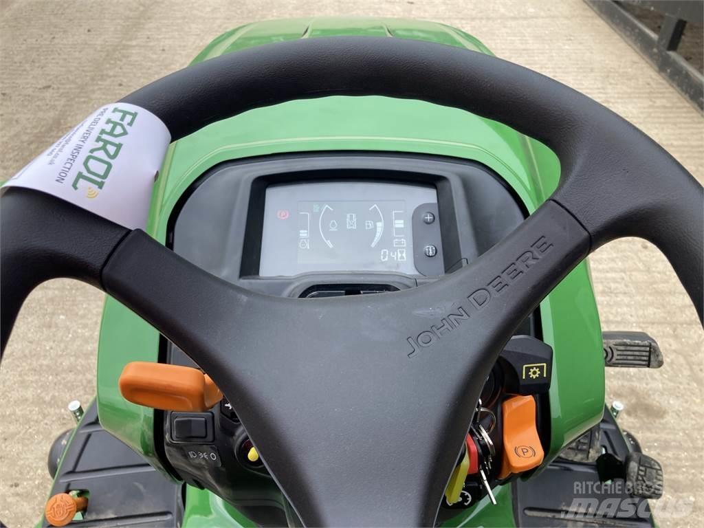 John Deere X950R Mauriņa traktors