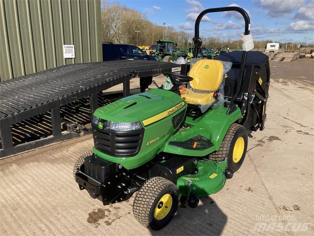John Deere X950R Mauriņa traktors
