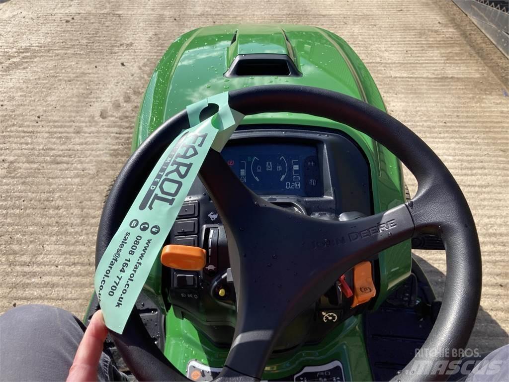 John Deere X950R Mauriņa traktors