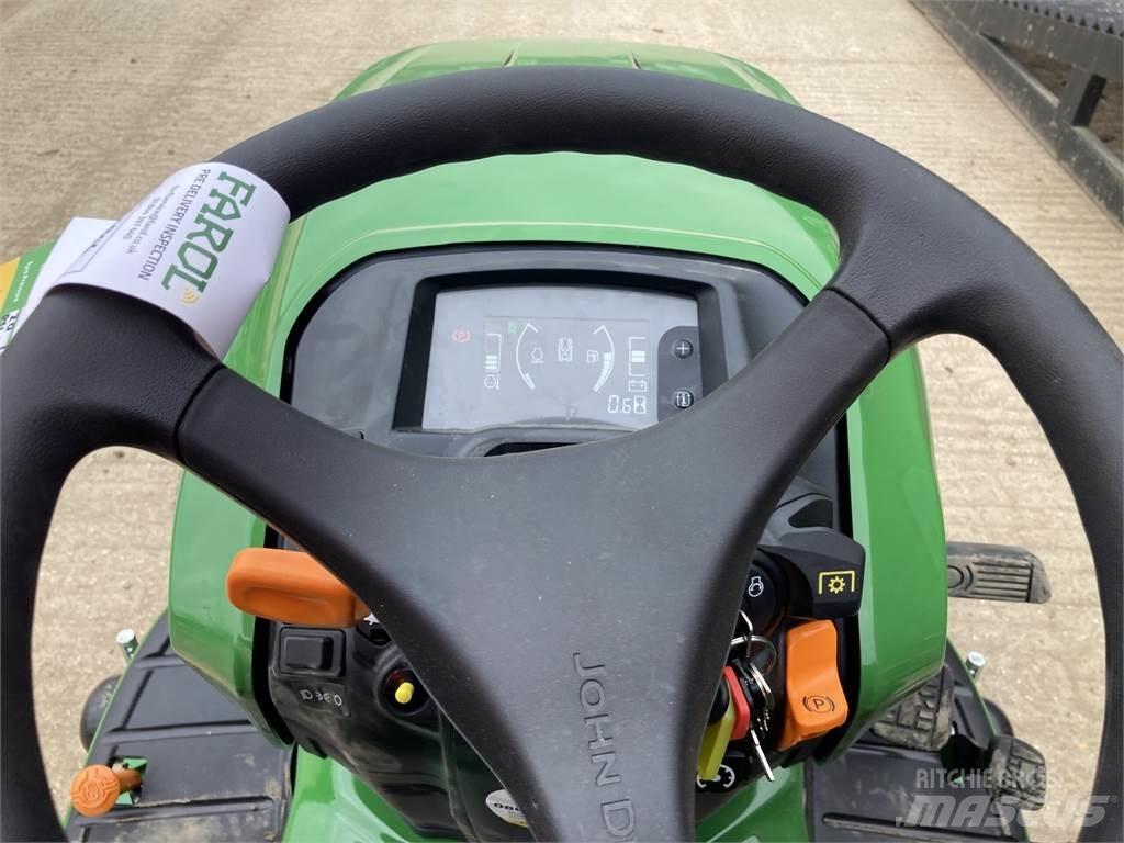 John Deere X950R Mauriņa traktors