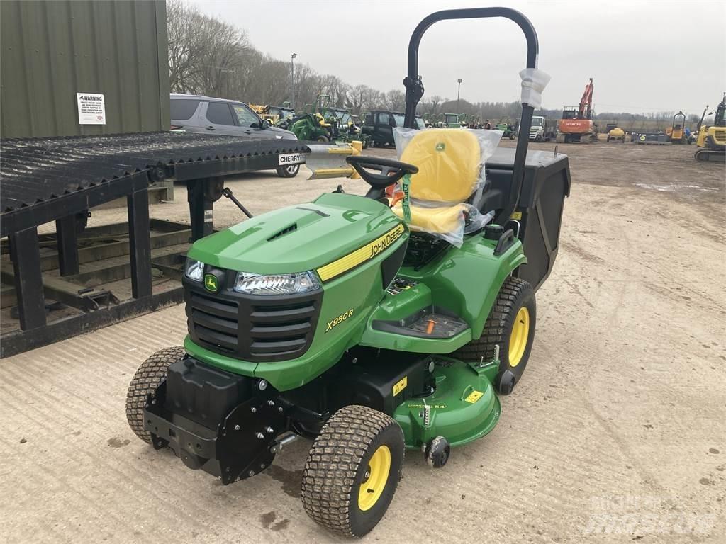 John Deere X950R Mauriņa traktors