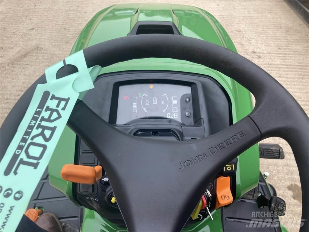 John Deere X950R Mauriņa traktors
