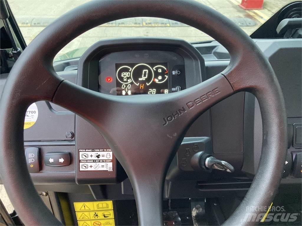 John Deere XUV875M Komunālās mašīnas