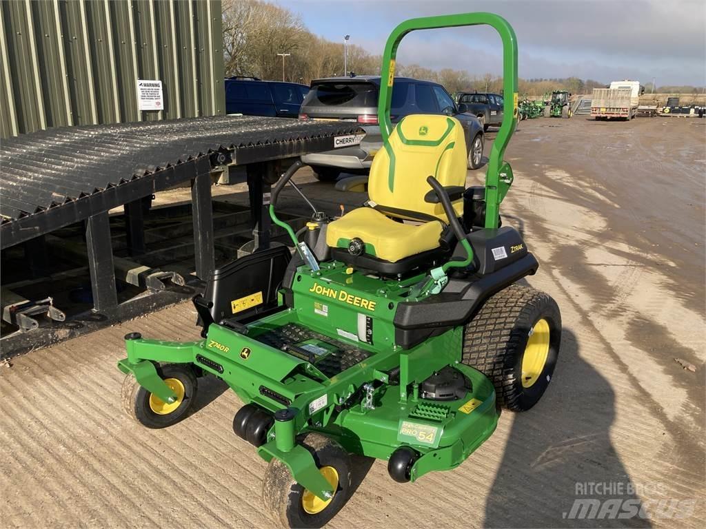 John Deere Z740R Mauriņa traktors