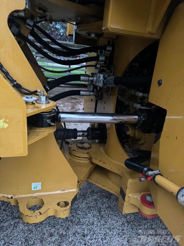 CAT 972 M Iekrāvēji uz riteņiem