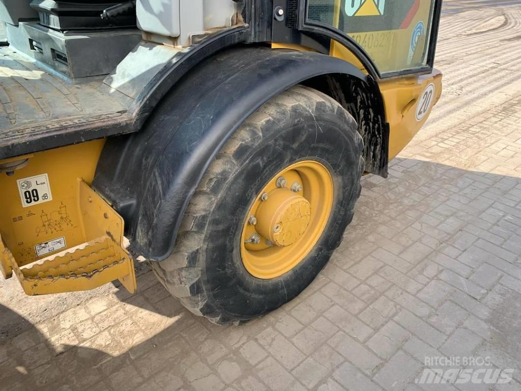 CAT 906 M Iekrāvēji uz riteņiem