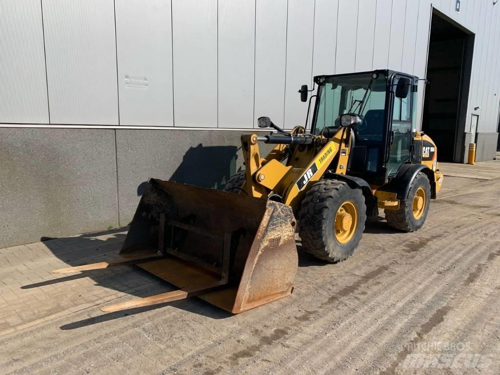 CAT 906 M Iekrāvēji uz riteņiem