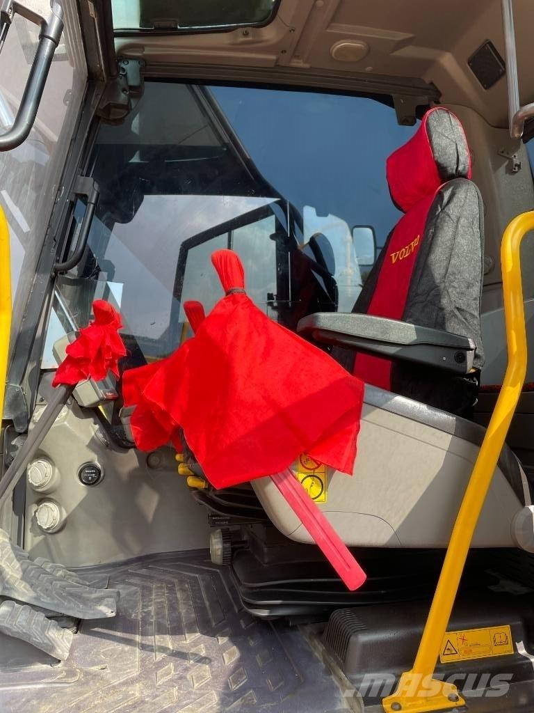 Volvo 220D Kāpurķēžu ekskavatori