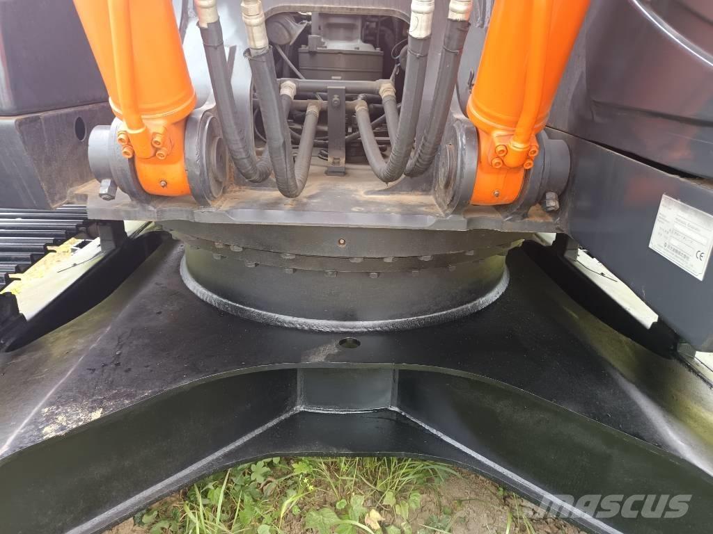 Hitachi ZX 210 Kāpurķēžu ekskavatori