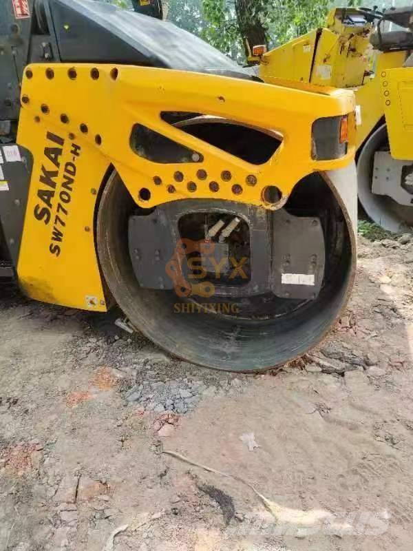 Sakai SW 770 ND Divvalču grunts veltņi