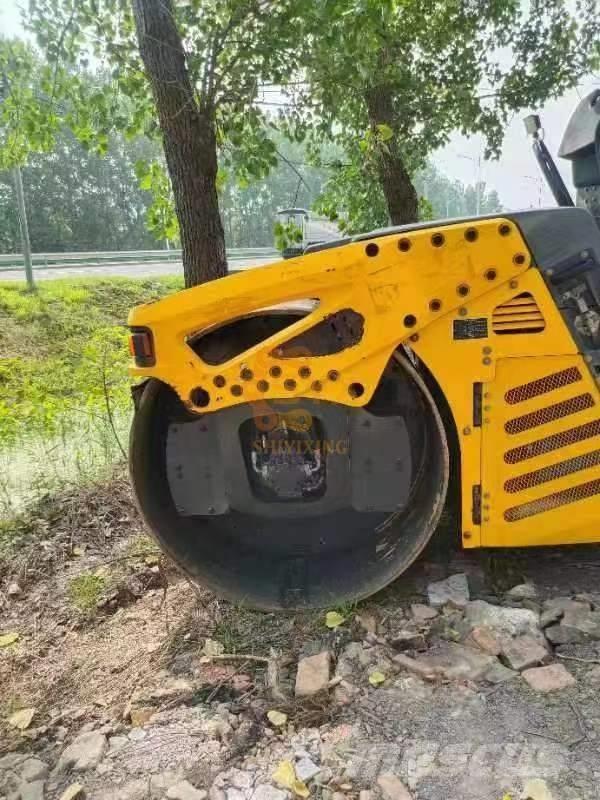 Sakai SW 770 ND Divvalču grunts veltņi