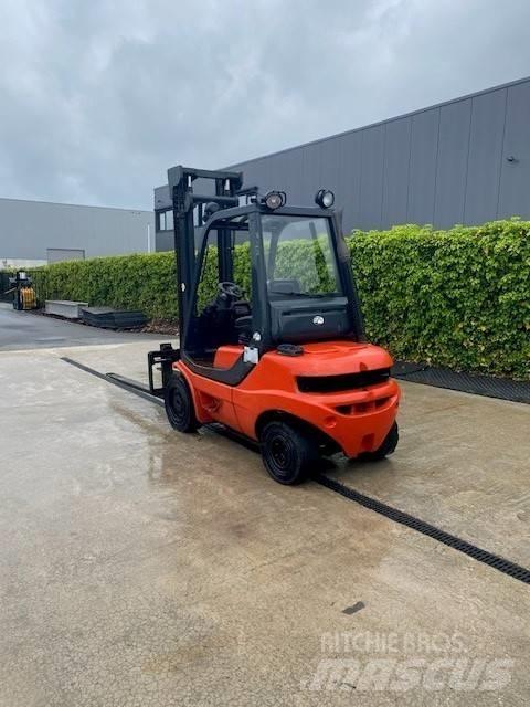 Linde H 30 D-03 Tehnika ar dīzeļa dzinēju