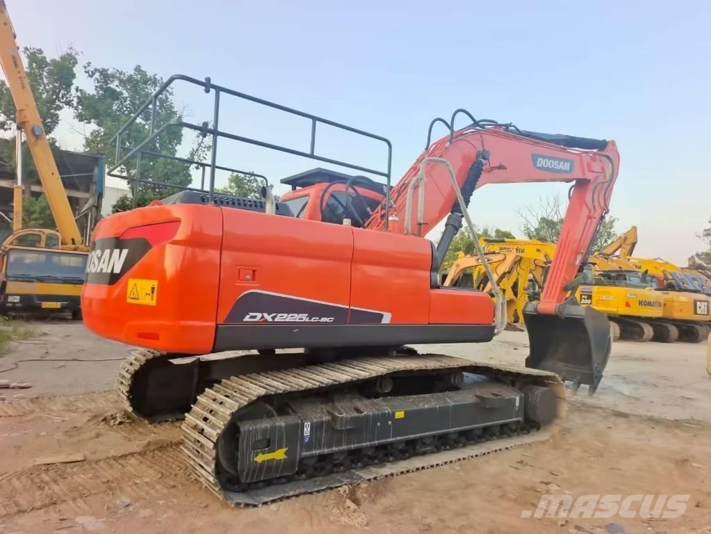 Doosan DX 255 Iekrāvēji uz riteņiem