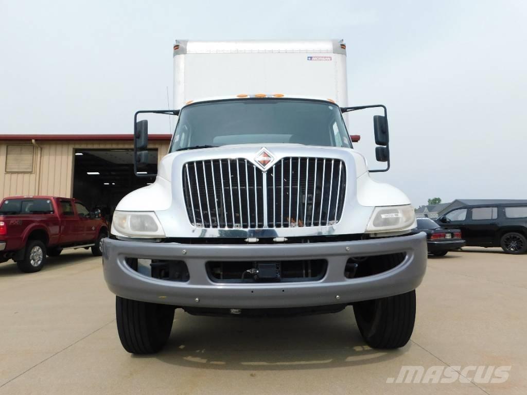 International 4300 Smagās mašīnas ar konteineriem