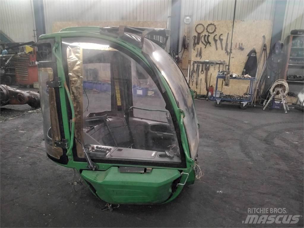 John Deere 1270E Kabīnes un interjers