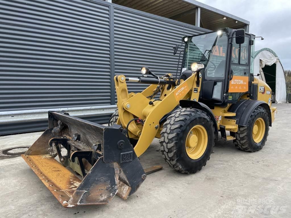 CAT 908M Iekrāvēji uz riteņiem