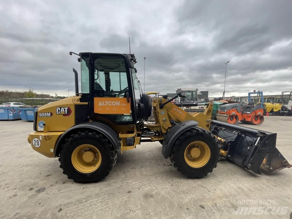 CAT 908M Iekrāvēji uz riteņiem