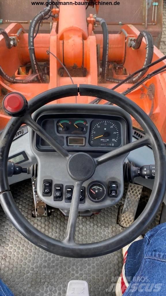 Hitachi LX 210 E Iekrāvēji uz riteņiem
