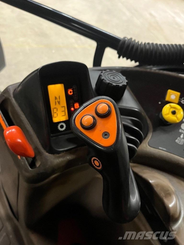 New Holland M 115 Traktori