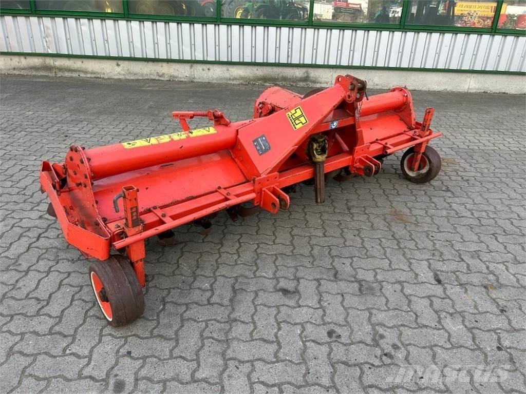 Kuhn EL 100N-255 Augsnes sagatavošanas darbi