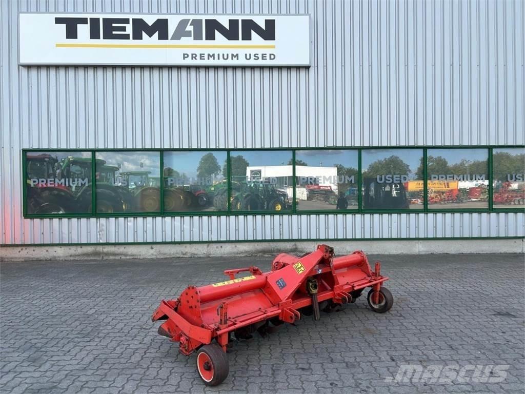 Kuhn EL 100N-255 Augsnes sagatavošanas darbi