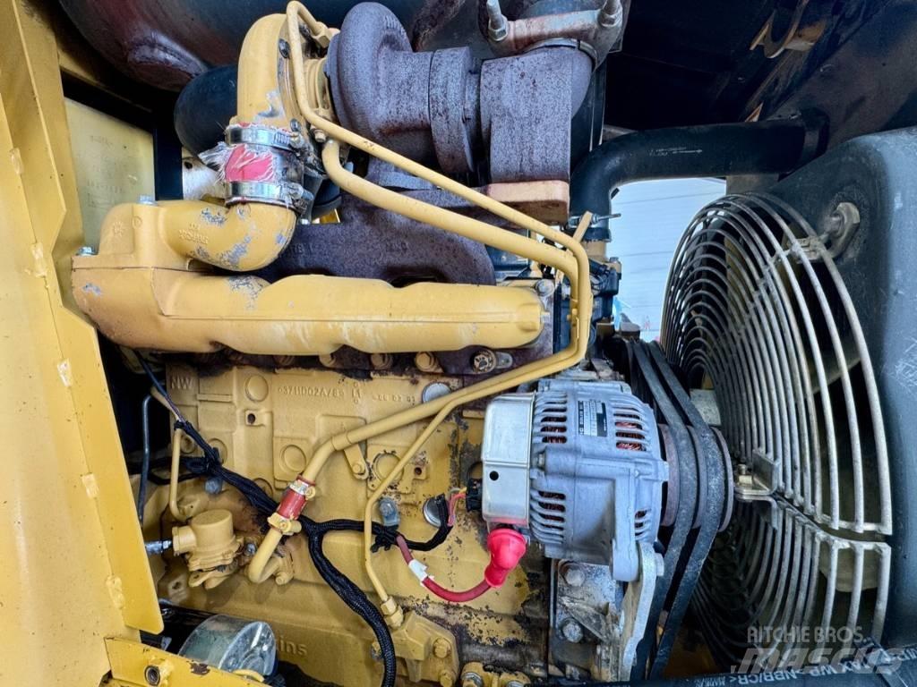 CAT 432 D Ekskavatori-iekrāvēji