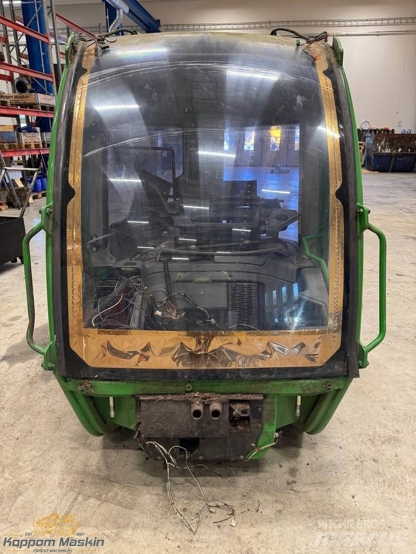 John Deere 1270E Kabīnes un interjers